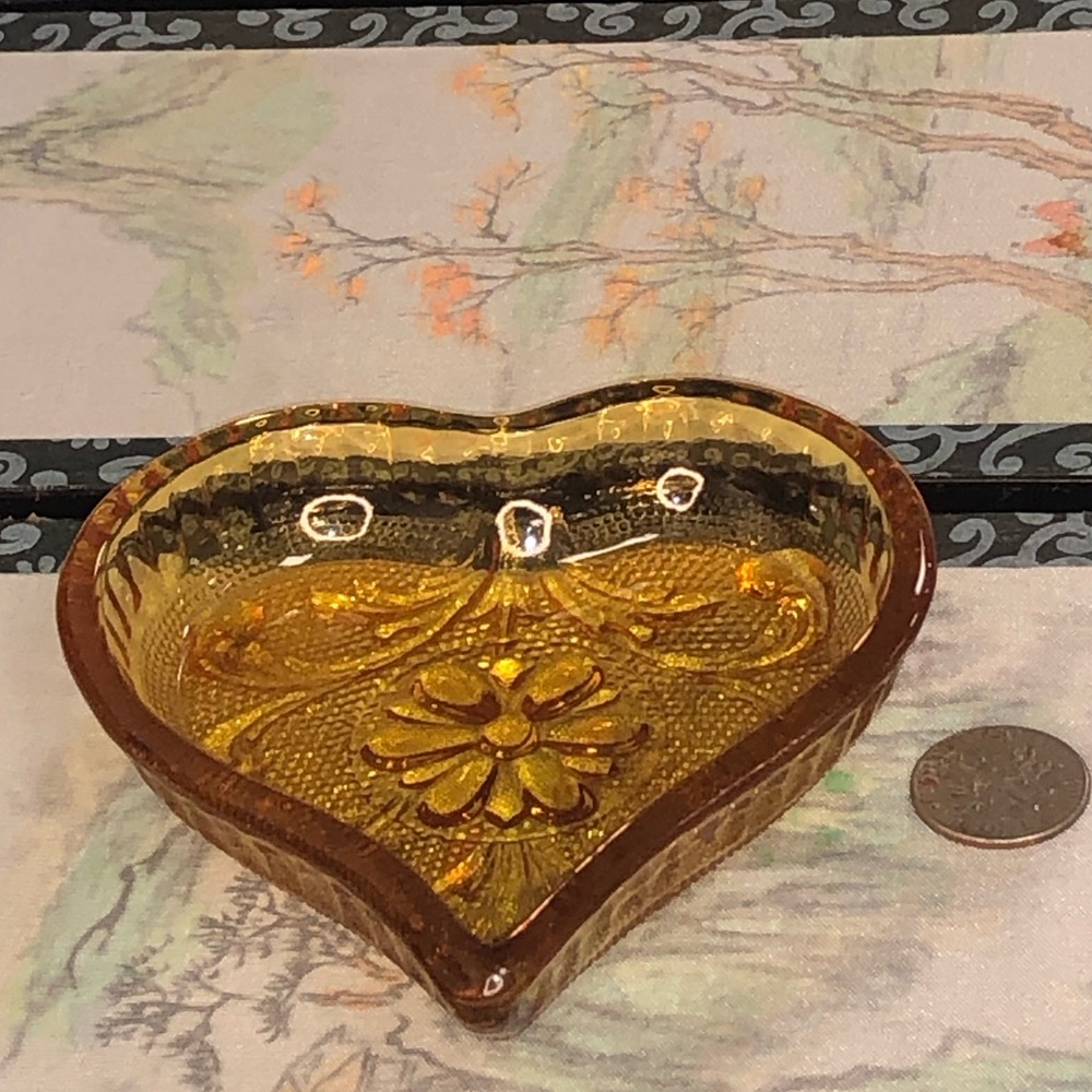 Amber class heart with flower design